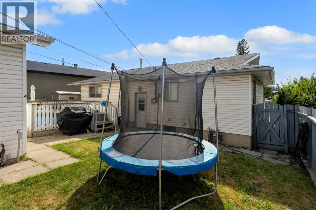 112 Penmeadows Close SE, Calgary, Alberta  T2A 3S2 - Photo 30 - A2335551