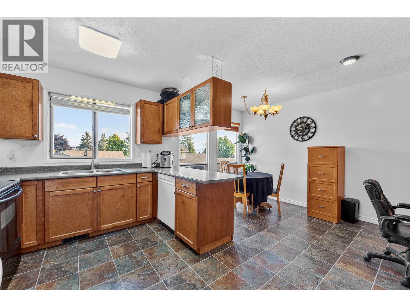 593 Braemar Drive, Kamloops, British Columbia  V1S 1H6 - Photo 7 - 10394703