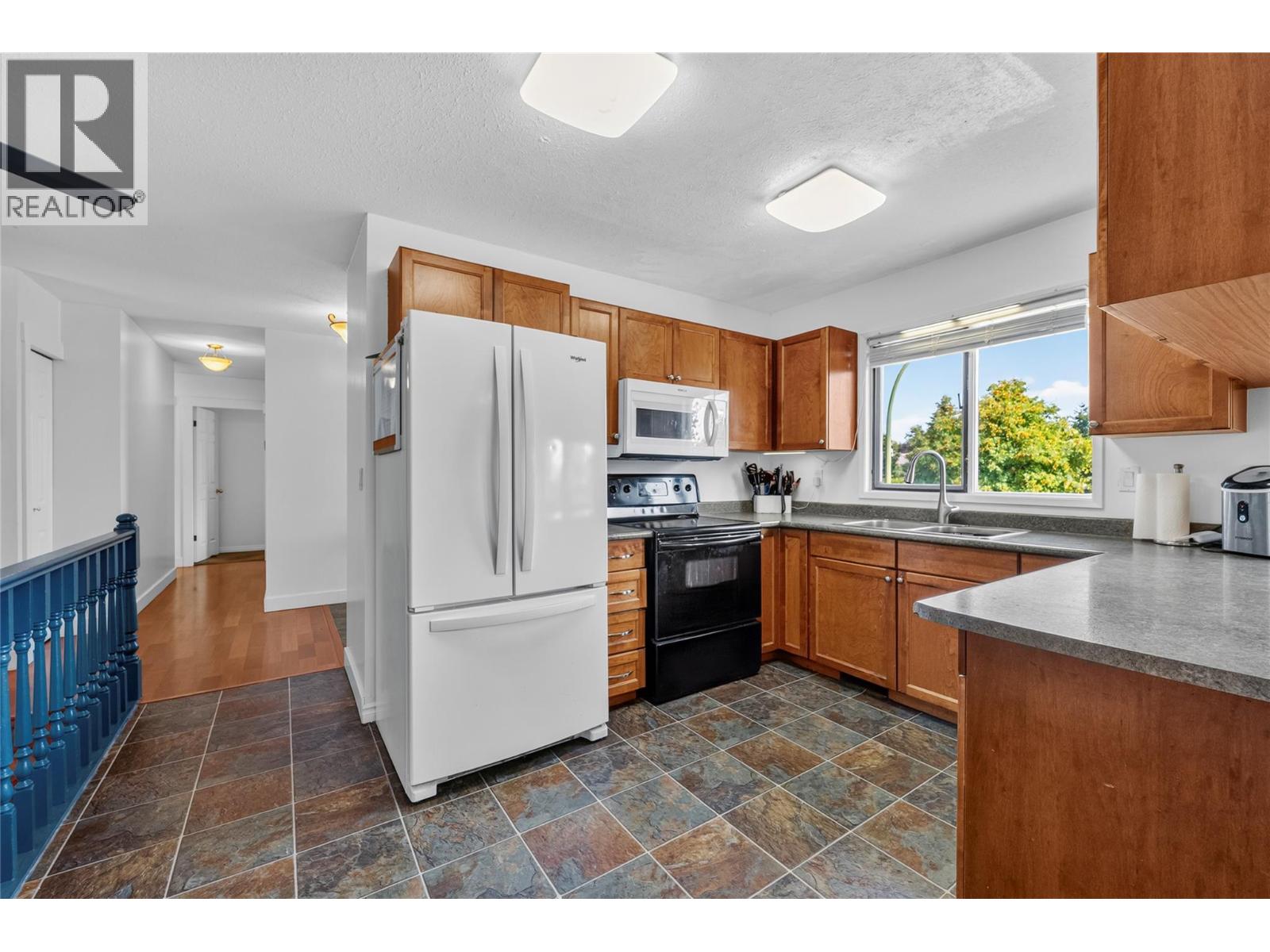 593 Braemar Drive, Kamloops, British Columbia  V1S 1H6 - Photo 8 - 10394703