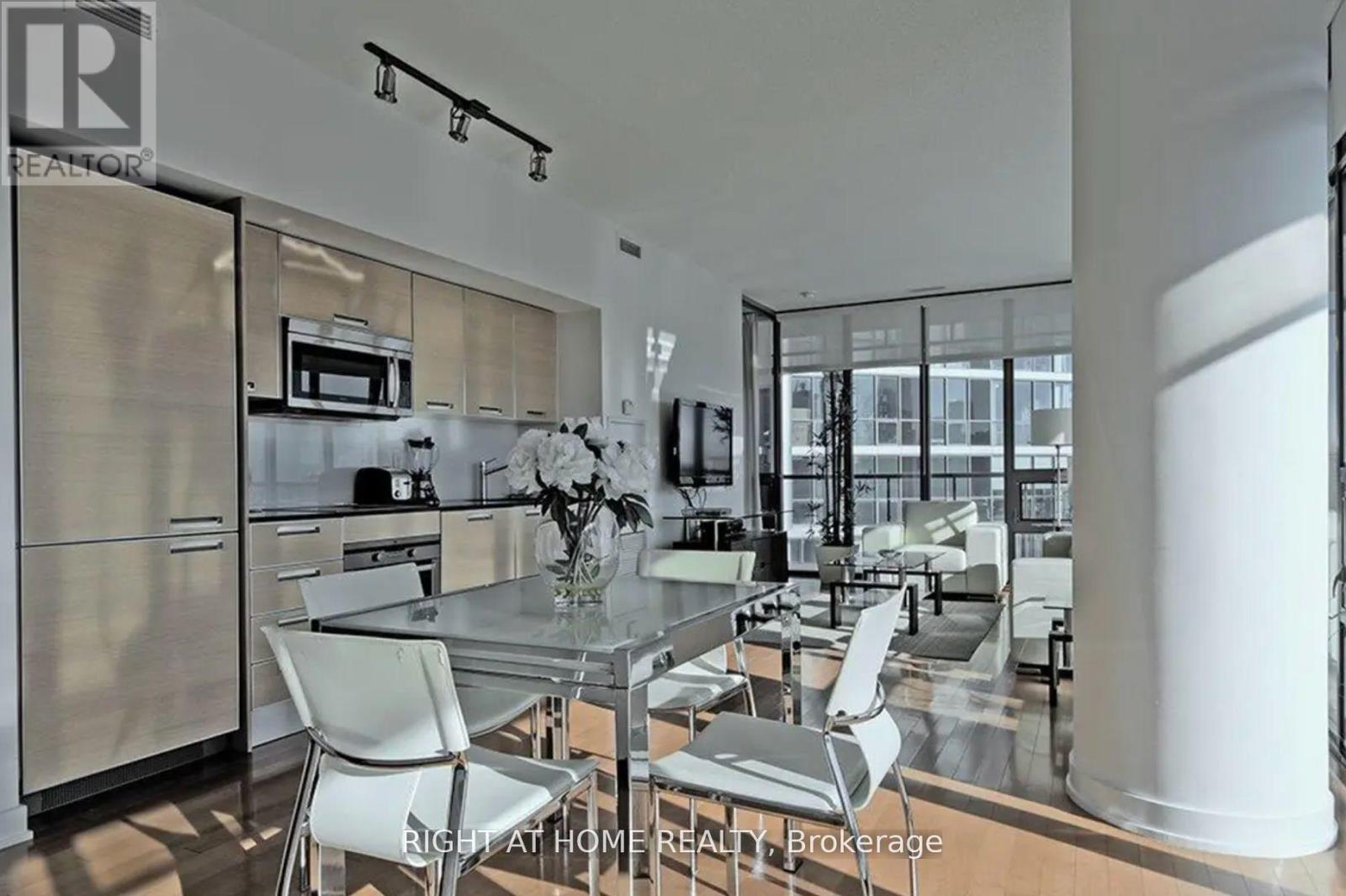 2403 - 33 Charles Street E, Toronto, Ontario  M4Y 0A2 - Photo 4 - C13652034