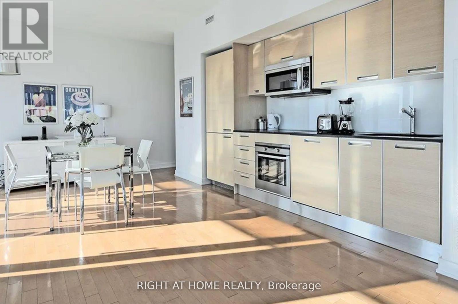 2403 - 33 Charles Street E, Toronto, Ontario  M4Y 0A2 - Photo 5 - C13652034