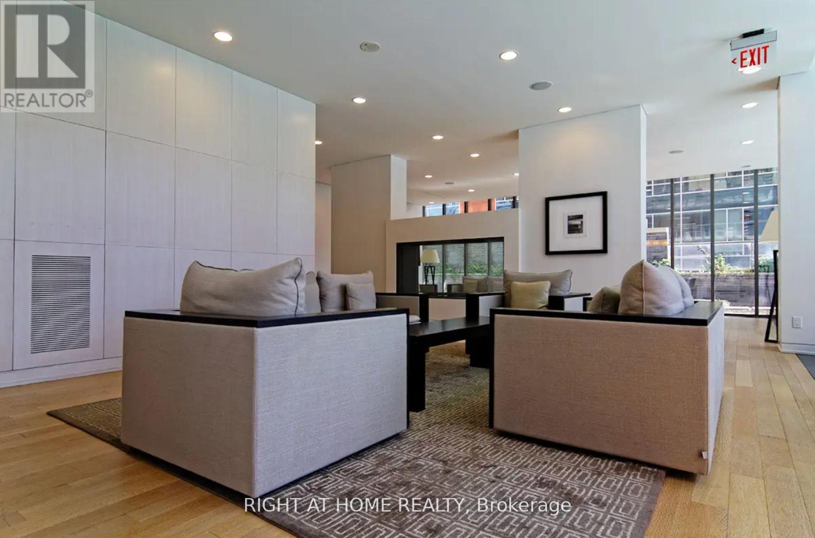 2403 - 33 Charles Street E, Toronto, Ontario  M4Y 0A2 - Photo 8 - C13652034
