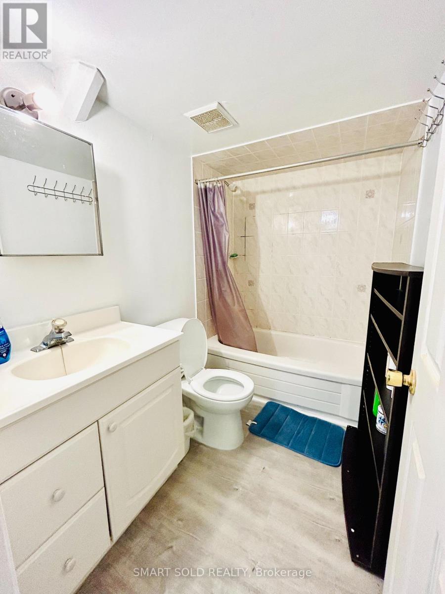 38 Challenger Court, Toronto, Ontario  M1C 4Z4 - Photo 3 - E13651952