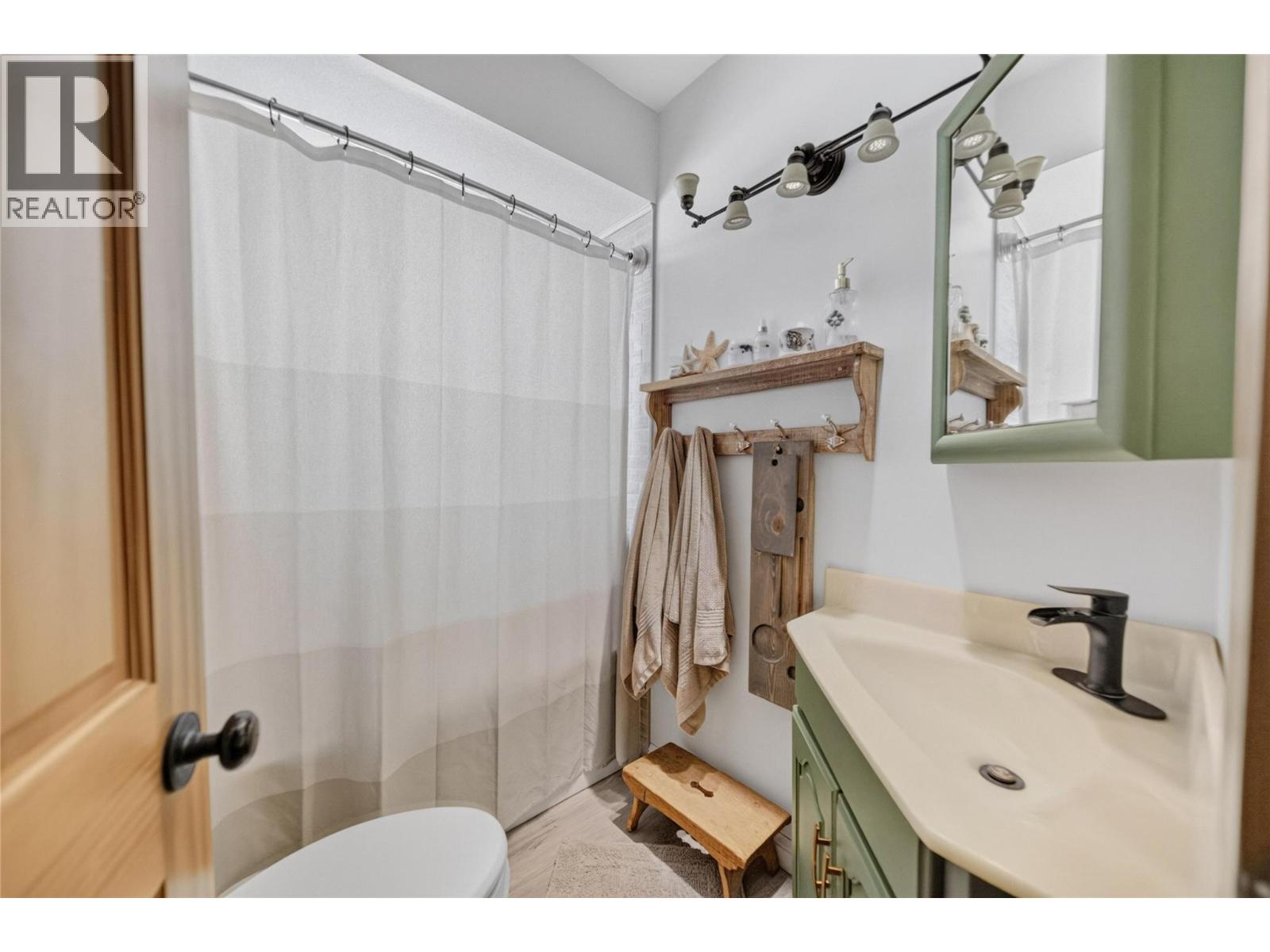 6740 Rosen Lake Road, Jaffray, British Columbia  V0B 1T0 - Photo 20 - 10396262