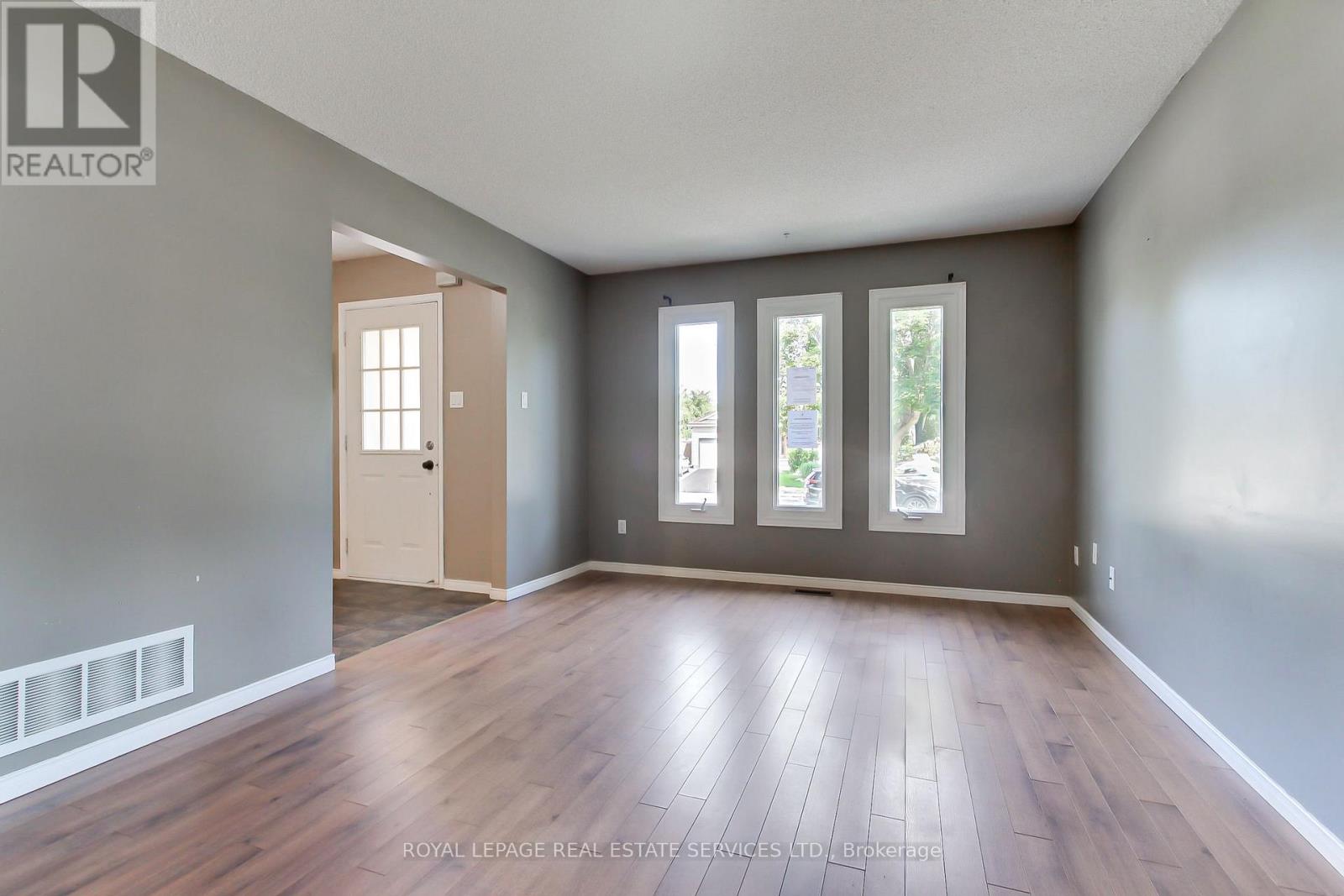 51 Nottawasaga Drive, Essa (Angus), Ontario  L0M 1B0 - Photo 5 - N13651978