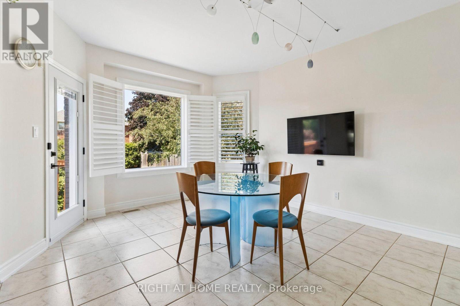 35 Palace Court, Richmond Hill, Ontario  L4B 4C3 - Photo 10 - N13652072