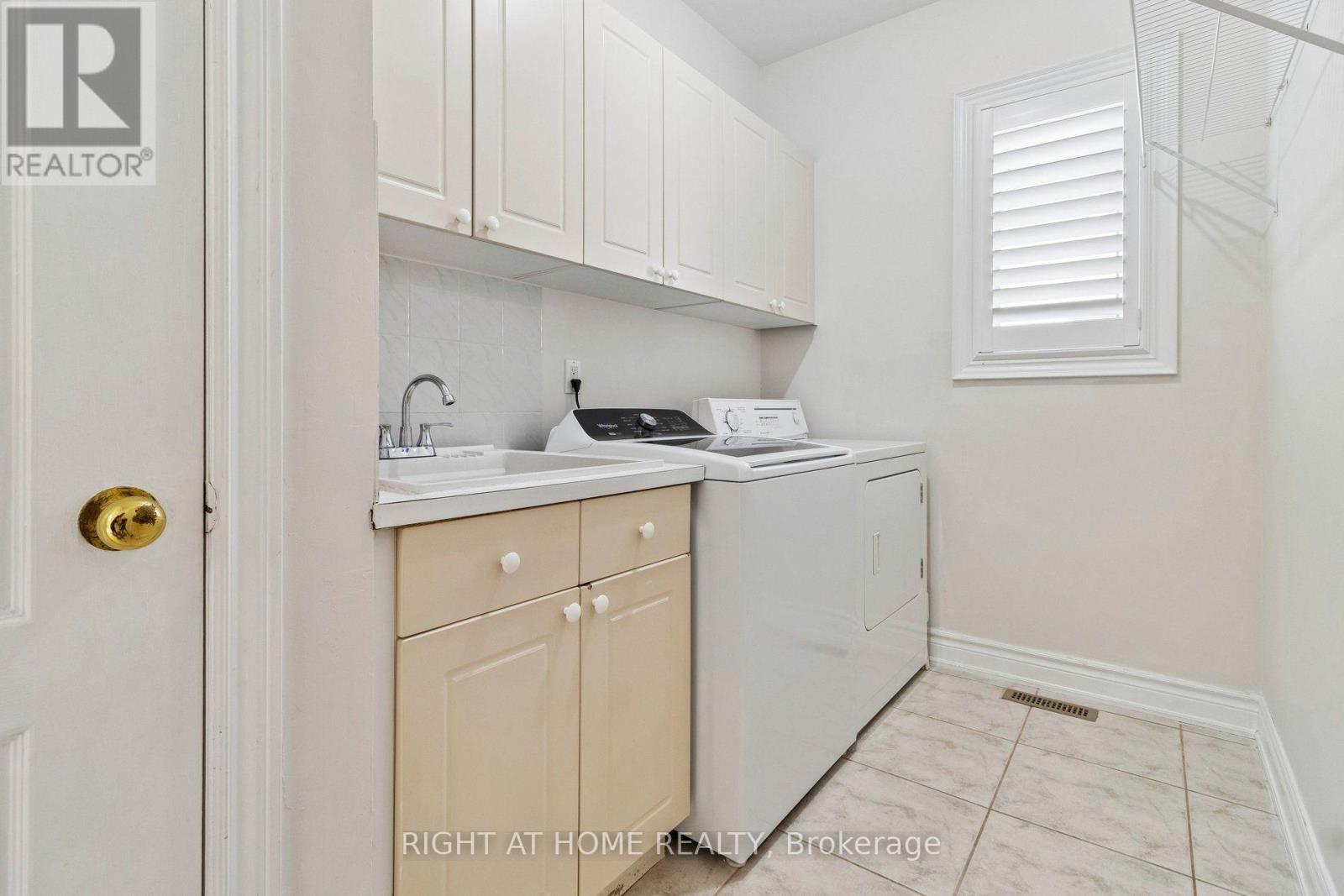 35 Palace Court, Richmond Hill, Ontario  L4B 4C3 - Photo 15 - N13652072