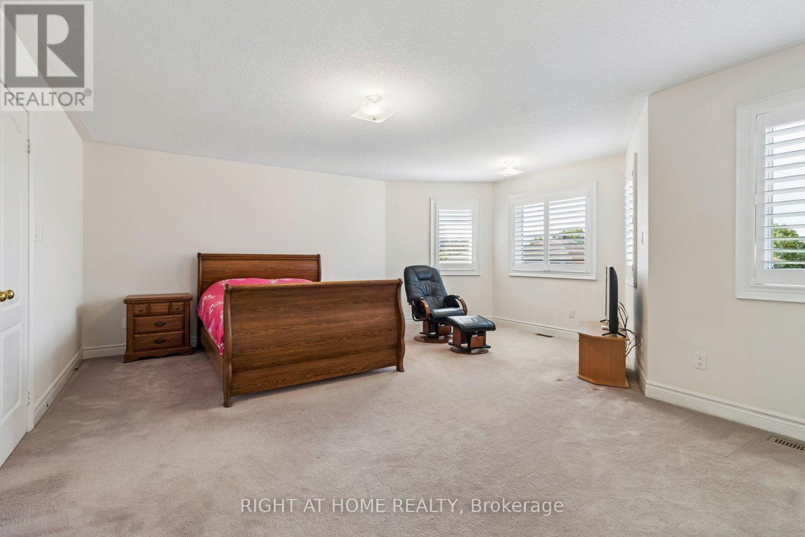 35 Palace Court, Richmond Hill, Ontario  L4B 4C3 - Photo 17 - N13652072
