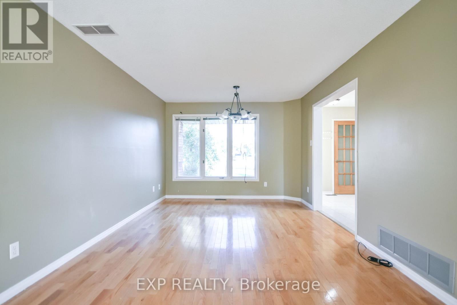 157 Livingstone Street W, Barrie, Ontario  L4N 7J7 - Photo 3 - S13651926
