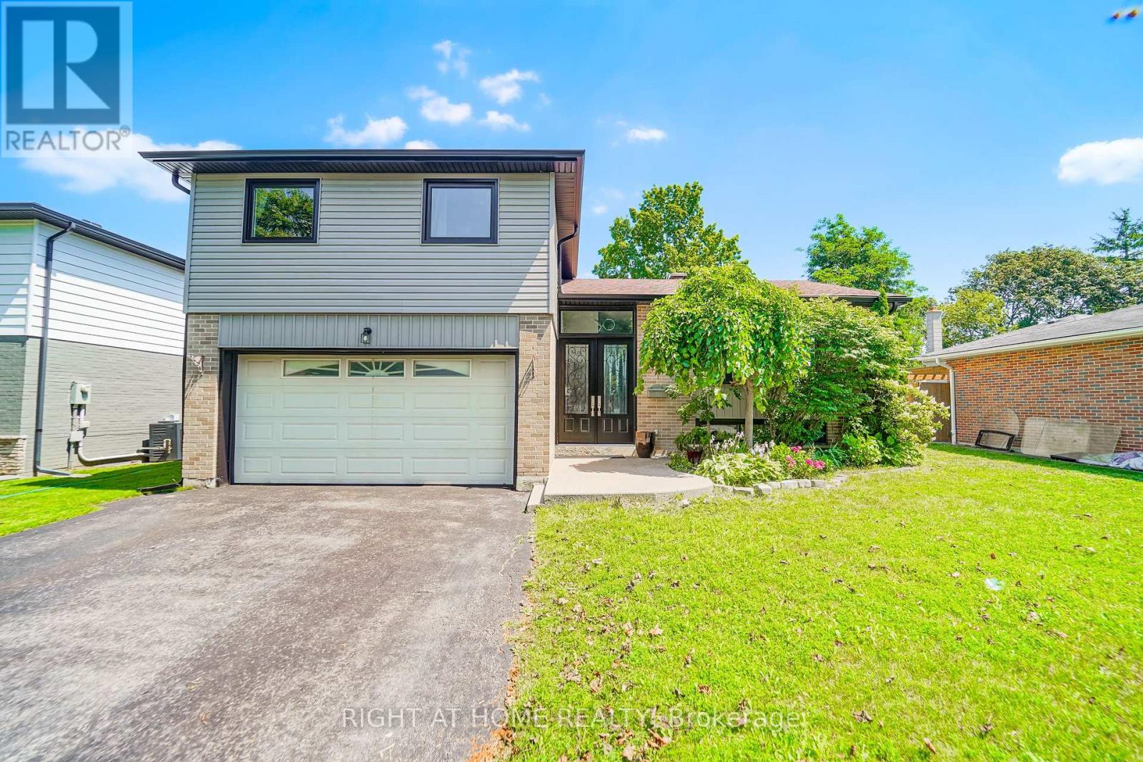 17 CLOVER AVENUE, Barrie, Ontario