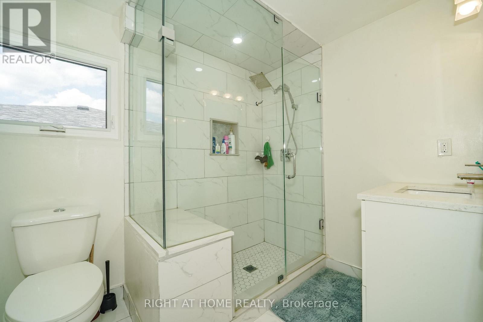 17 Clover Avenue, Barrie, Ontario  L4N 3M7 - Photo 10 - S13652054