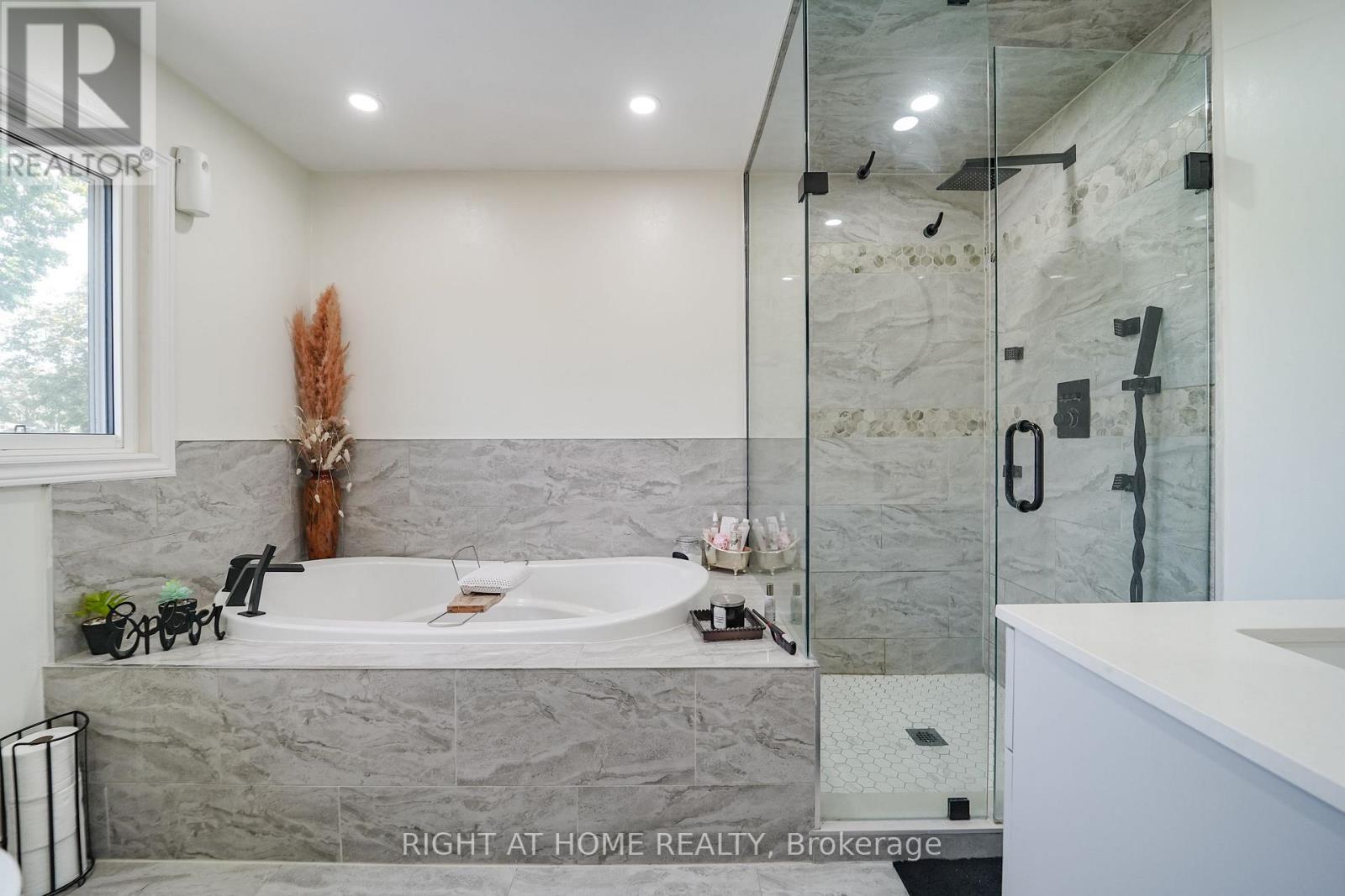 17 Clover Avenue, Barrie, Ontario  L4N 3M7 - Photo 14 - S13652054