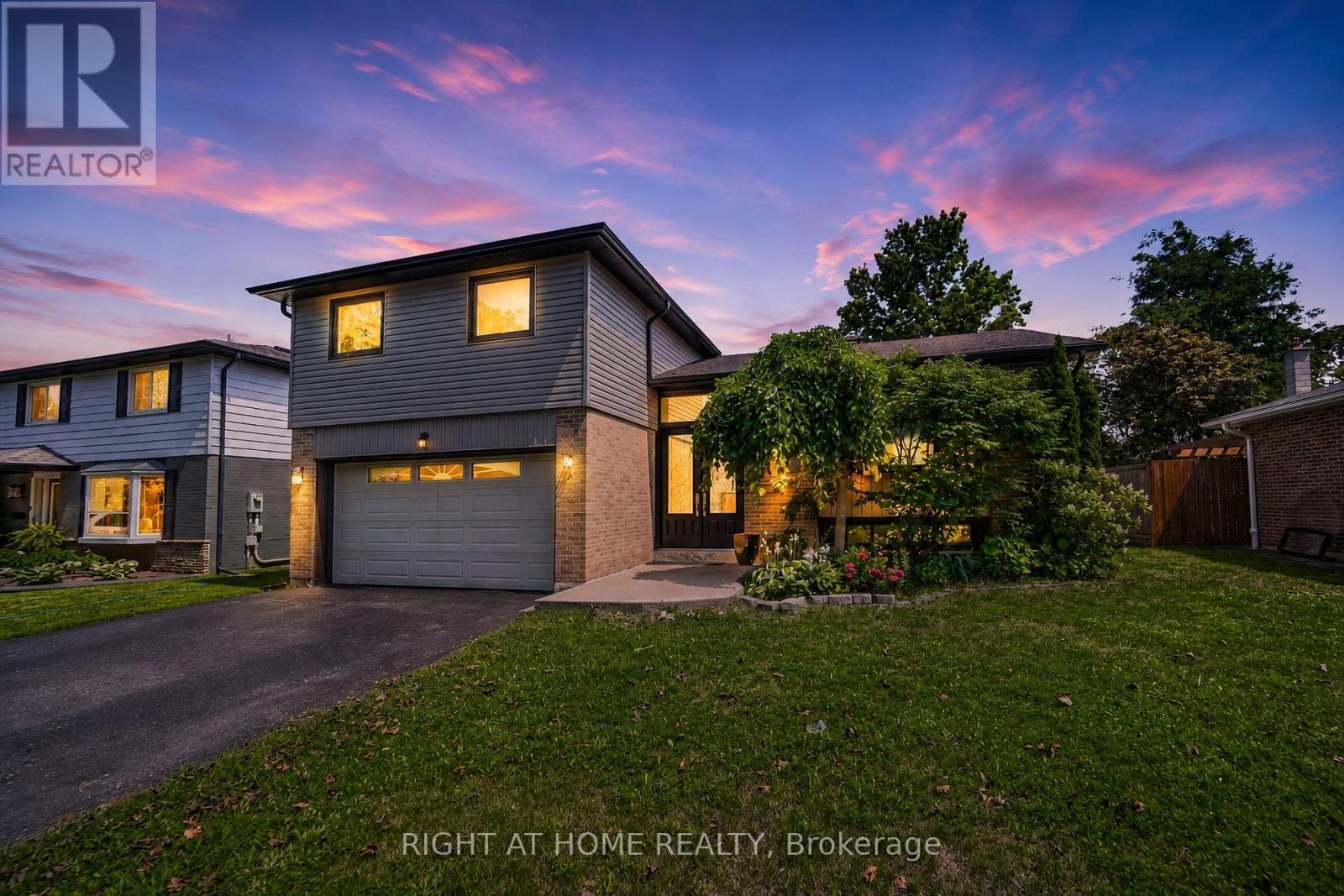17 Clover Avenue, Barrie, Ontario  L4N 3M7 - Photo 3 - S13652054