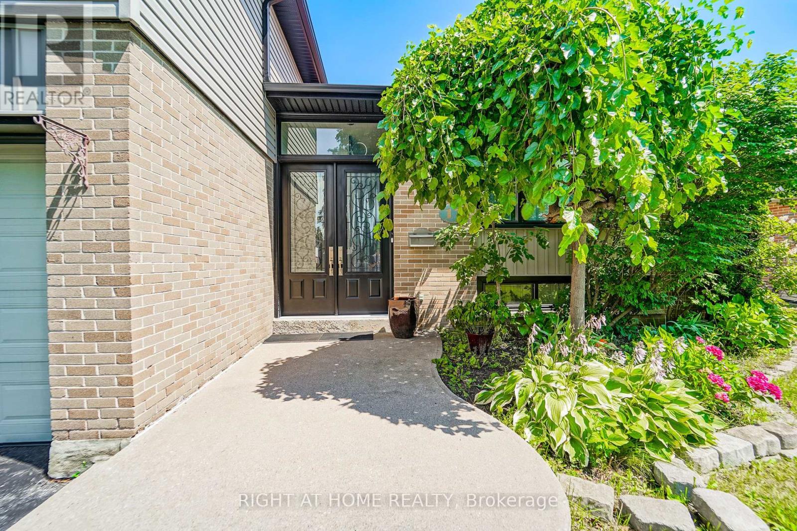 17 Clover Avenue, Barrie, Ontario  L4N 3M7 - Photo 4 - S13652054