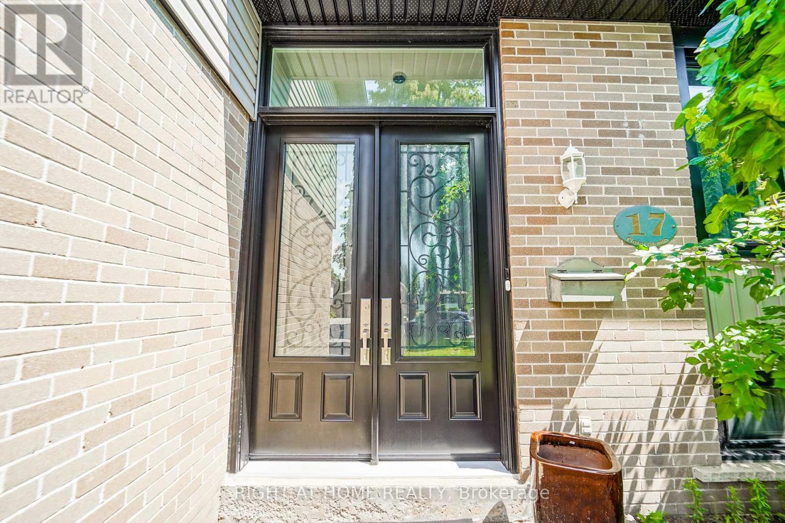 17 Clover Avenue, Barrie, Ontario  L4N 3M7 - Photo 5 - S13652054