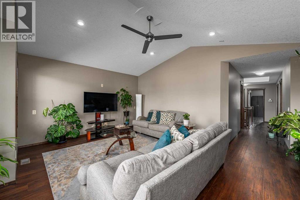 173 Pantego Road NW, Calgary, Alberta  T3K 0B8 - Photo 16 - A2334399