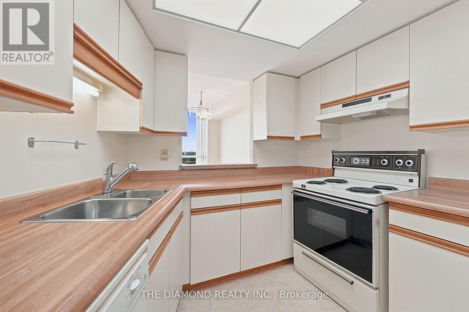1805 - 1360 Rathburn Road E, Mississauga, Ontario  L4W 4H4 - Photo 15 - W13651956