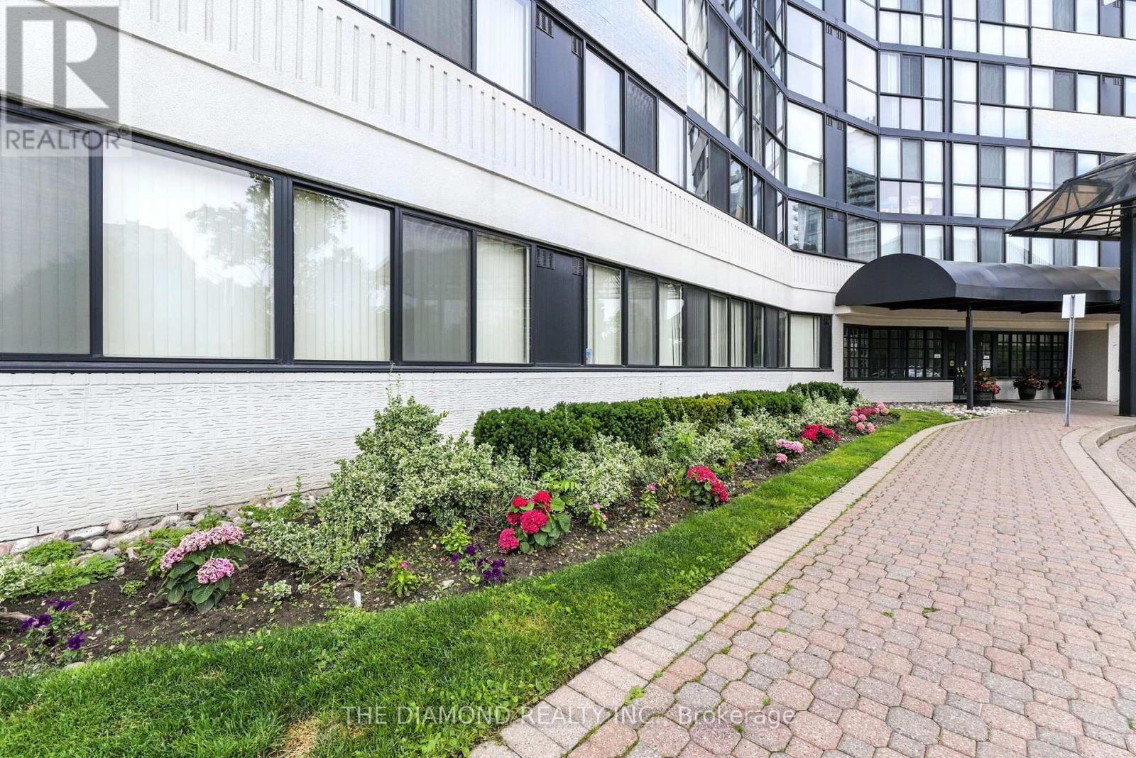 1805 - 1360 Rathburn Road E, Mississauga, Ontario  L4W 4H4 - Photo 4 - W13651956