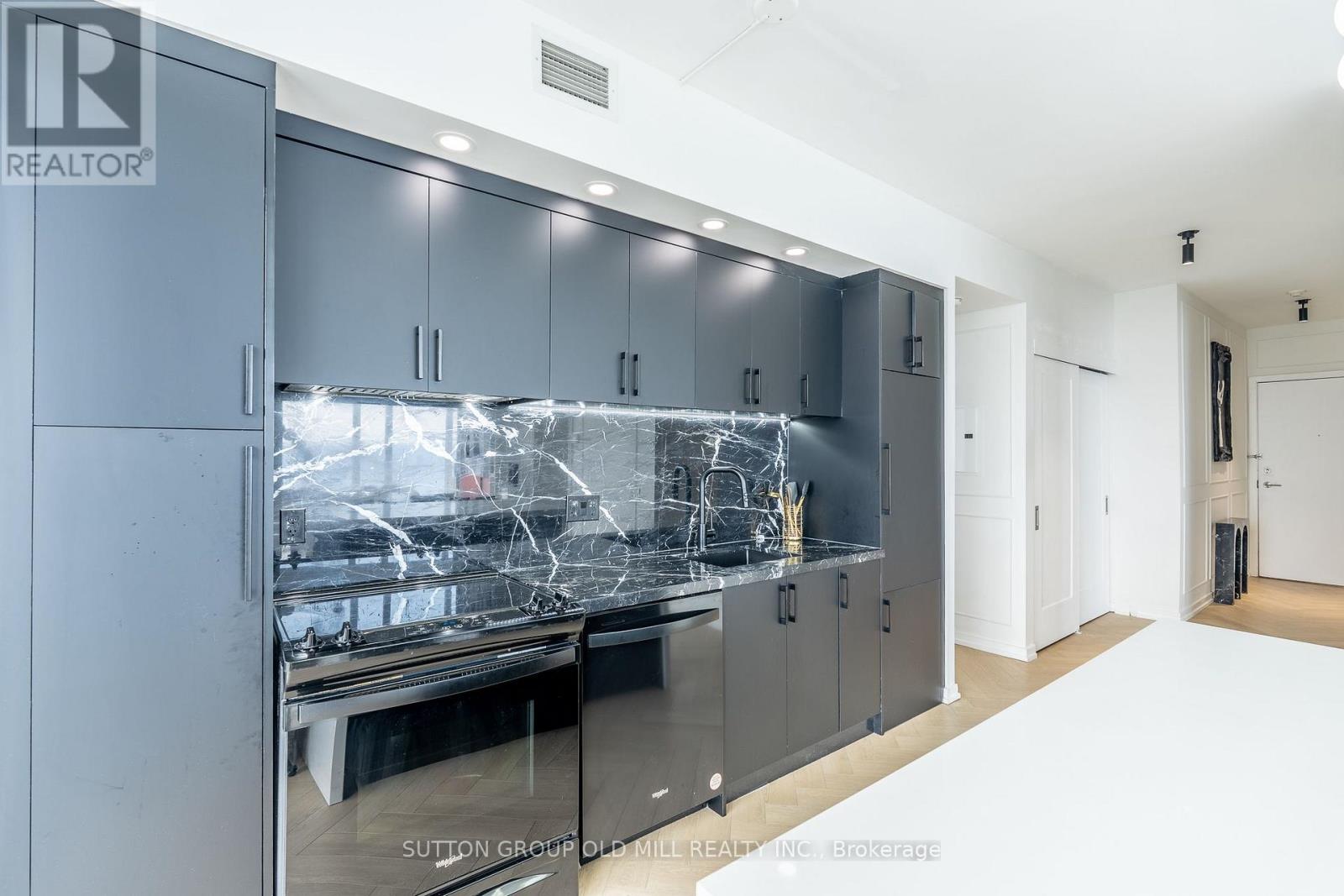 2505 - 103 The Queensway, Toronto, Ontario  M6S 5B3 - Photo 11 - W13651962