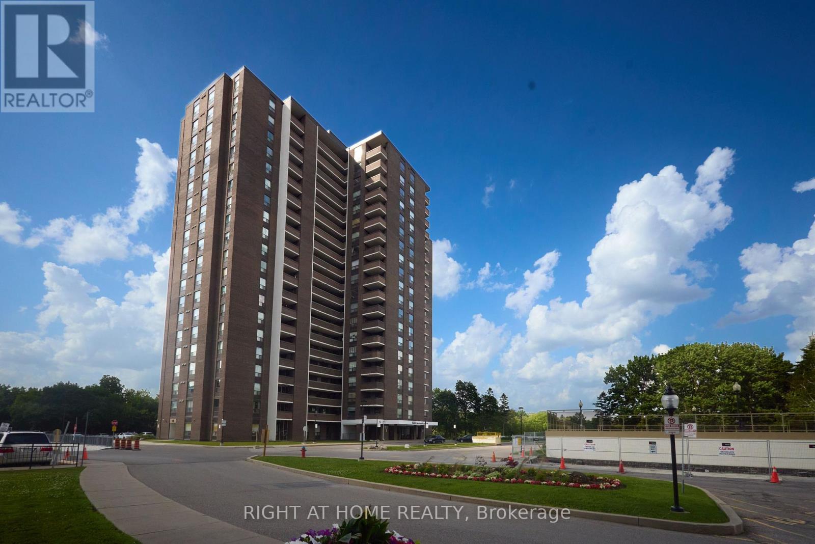 808 - 1535 Lakeshore Road E, Mississauga, Ontario  L5E 3E2 - Photo 2 - W13651976