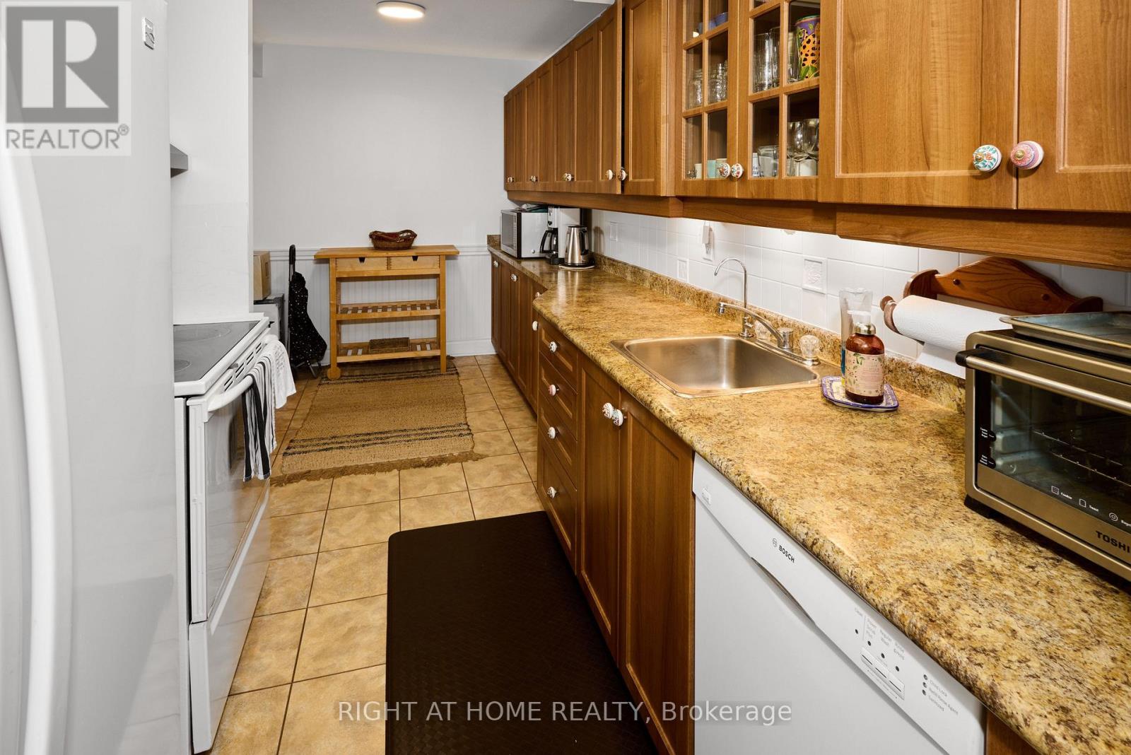 808 - 1535 Lakeshore Road E, Mississauga, Ontario  L5E 3E2 - Photo 9 - W13651976