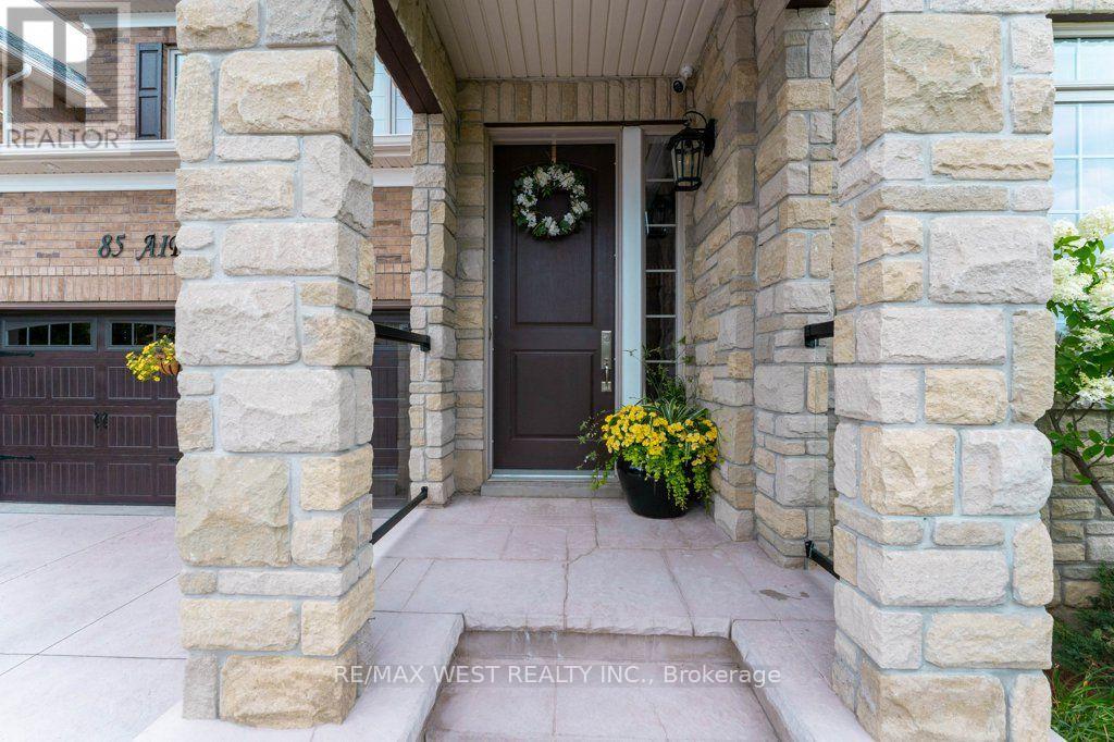 85 Aird Court, Milton, Ontario  L9T 8B6 - Photo 4 - W13652048