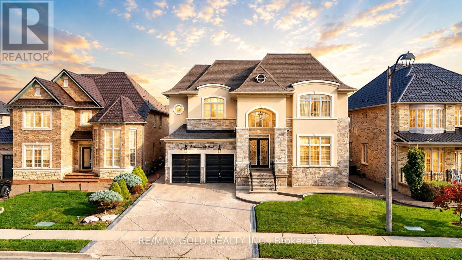 9 LAUDERHILL ROAD, Brampton, Ontario