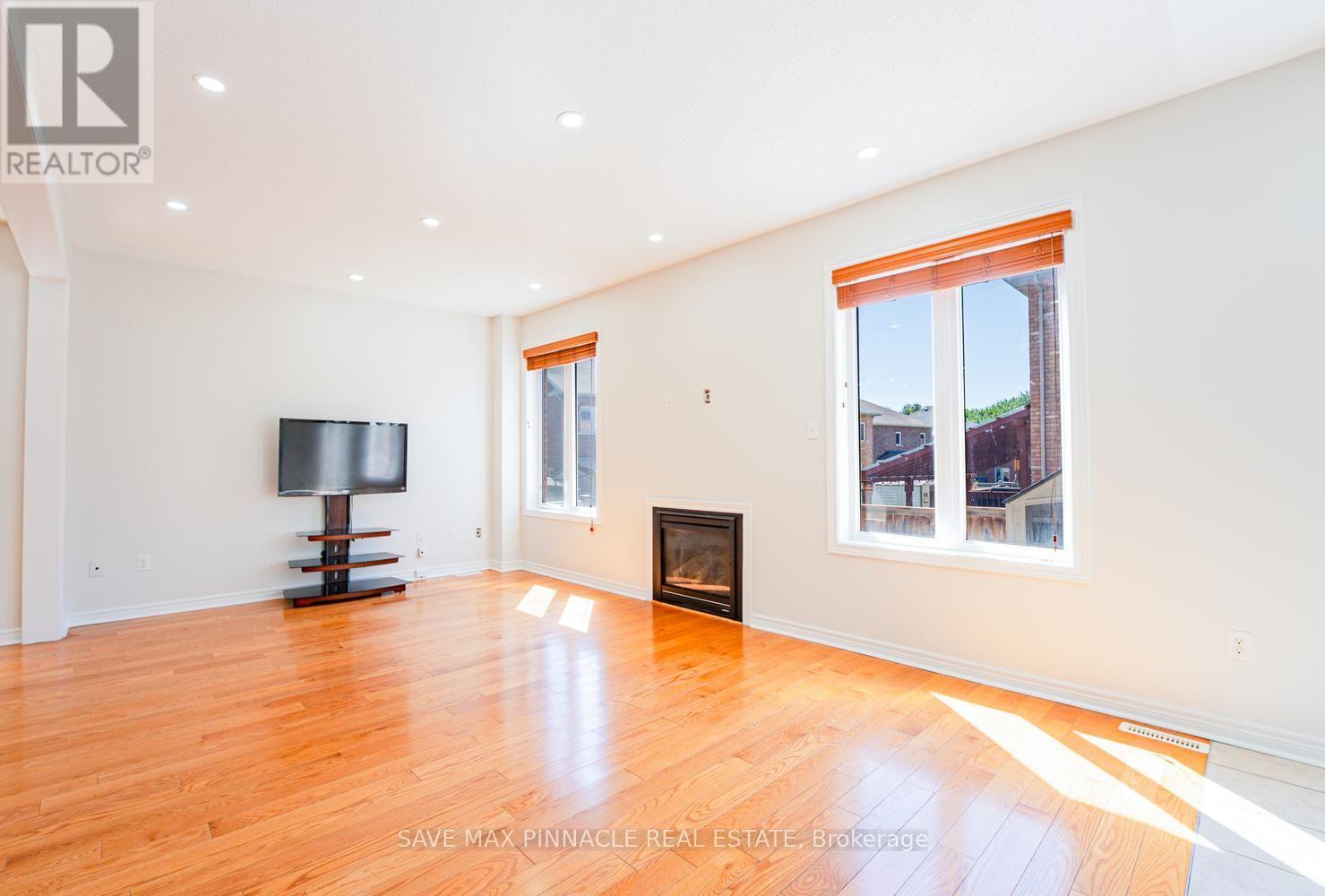 16 Baby Pointe Trail, Brampton, Ontario  L7A 0W3 - Photo 8 - W13652086