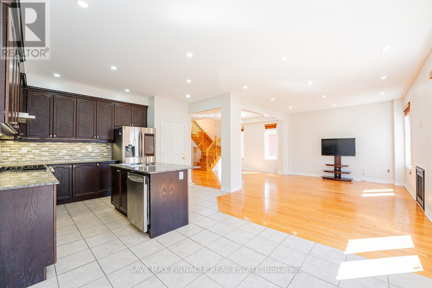16 Baby Pointe Trail, Brampton, Ontario  L7A 0W3 - Photo 9 - W13652086