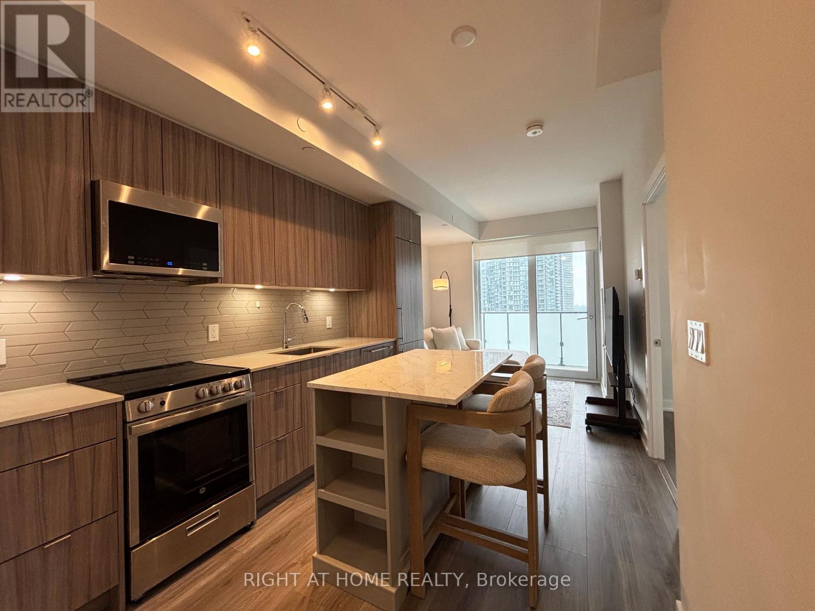 1707 - 4130 Parkside Village Drive, Mississauga, Ontario  L5B 0L7 - Photo 3 - W13652102