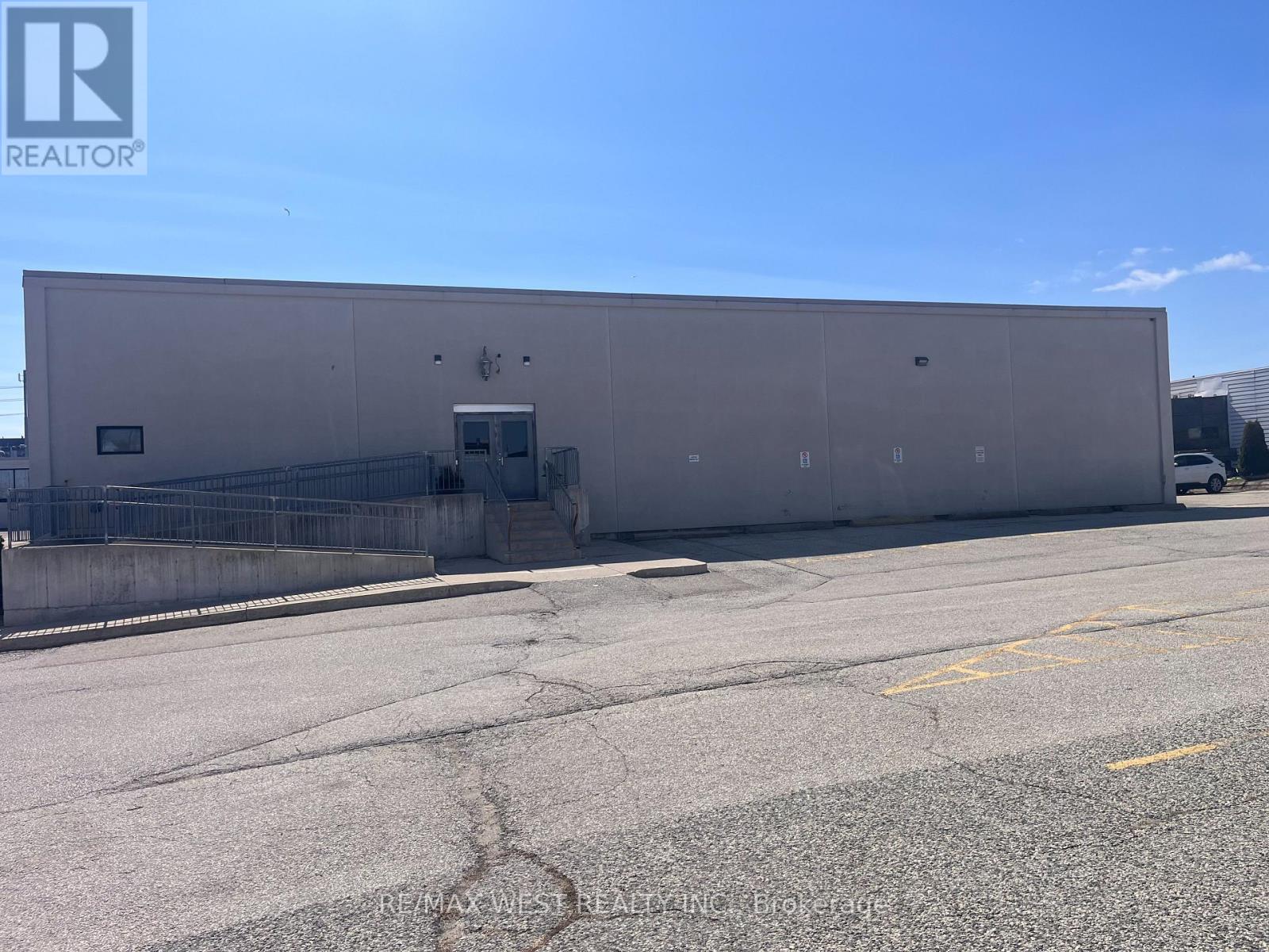 88 Industry Street, Toronto, Ontario  M6M 4L8 - Photo 4 - W13652154
