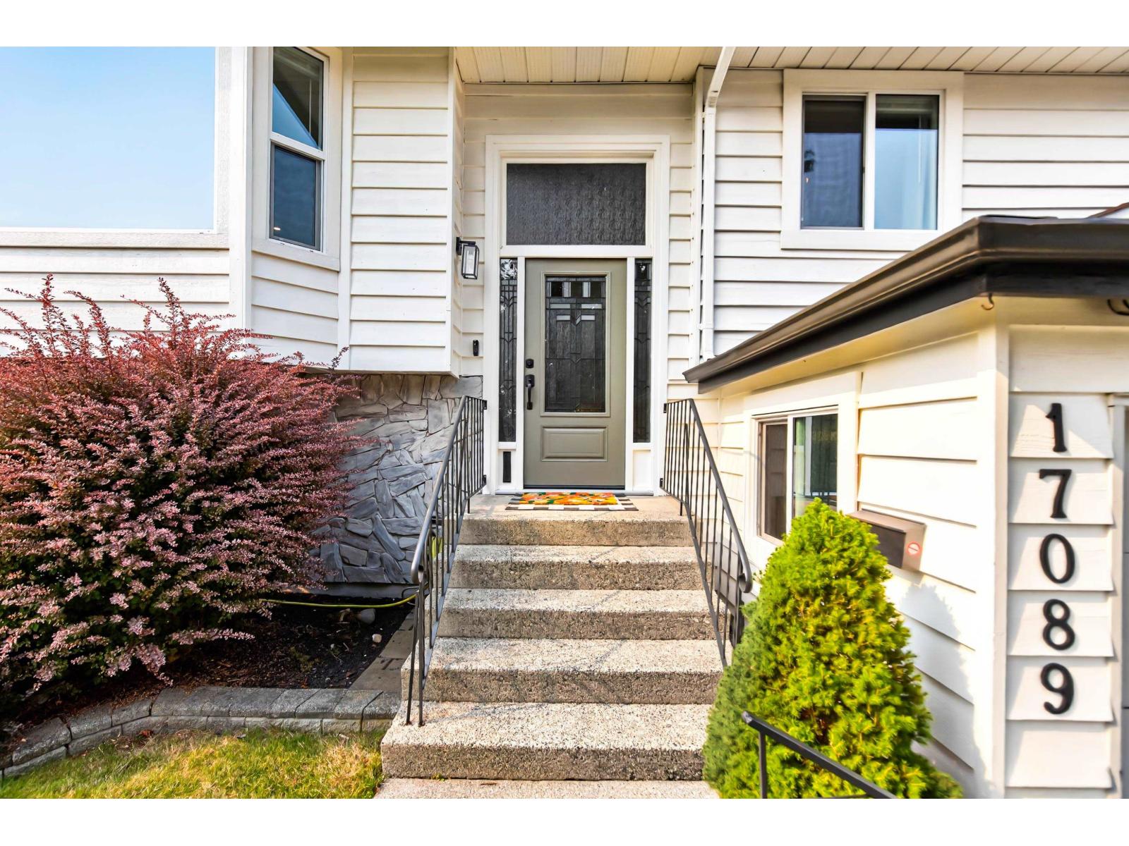 17089 60a Avenue, Surrey, British Columbia  V3S 6A7 - Photo 4 - R3153788