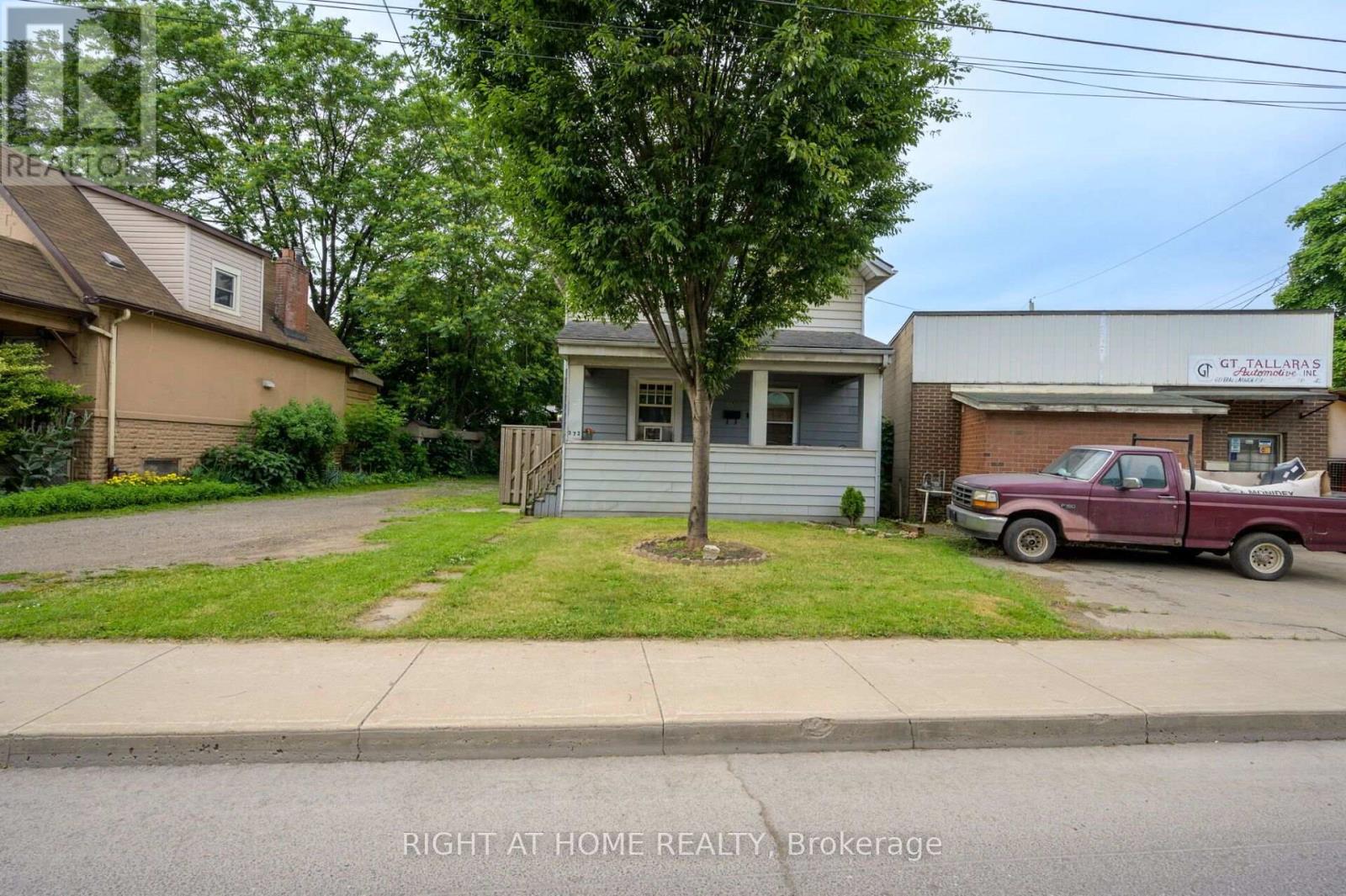 372 Beach Road, Hamilton, Ontario  L8H 3K5 - Photo 2 - X13651984