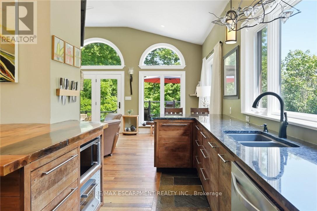 376 Moxley Road, Hamilton, Ontario  L9H 5L5 - Photo 12 - X13652022