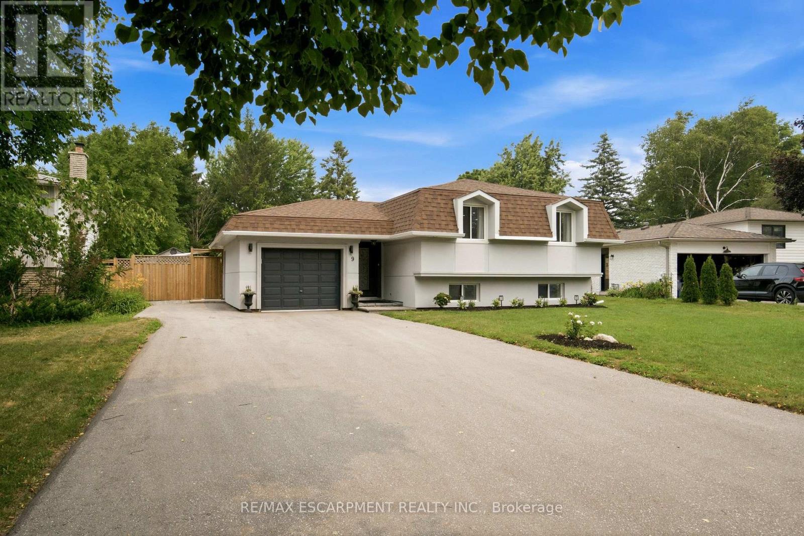 9 Fairview Place, Orangeville, Ontario L9W 3B3 - Photo 2 - W13579236