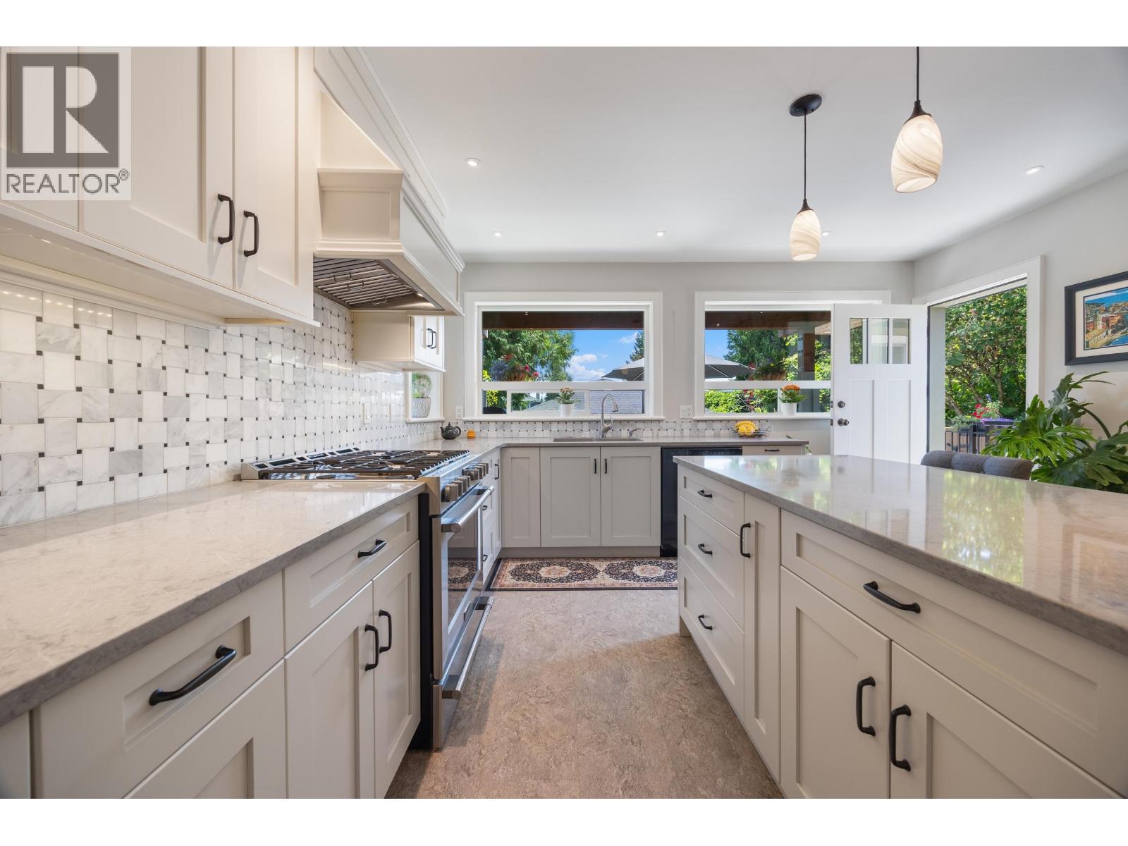 8236 17th Avenue, Burnaby, British Columbia  V3N 1M8 - Photo 15 - R3152347