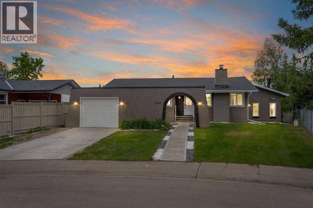 2930 Oakmoor Crescent SW, Calgary, Alberta T2V 3Z7 - Photo 2 - A2335752