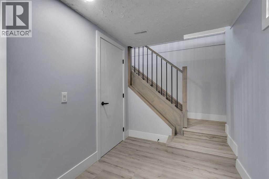 2930 Oakmoor Crescent SW, Calgary, Alberta T2V 3Z7 - Photo 25 - A2335752