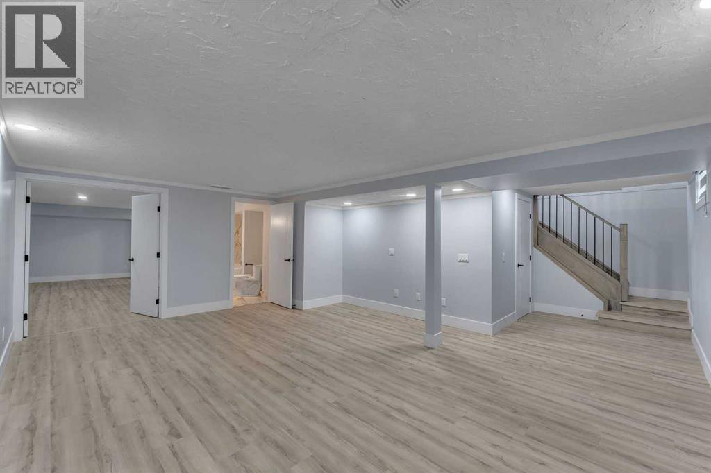 2930 Oakmoor Crescent SW, Calgary, Alberta T2V 3Z7 - Photo 27 - A2335752