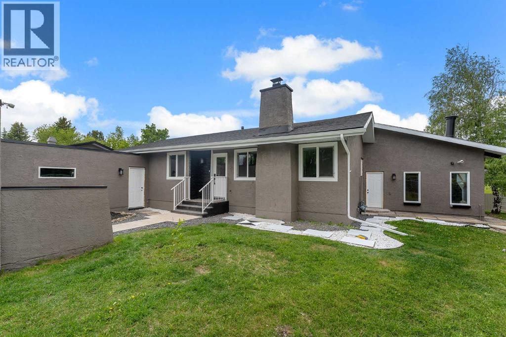 2930 Oakmoor Crescent SW, Calgary, Alberta T2V 3Z7 - Photo 3 - A2335752