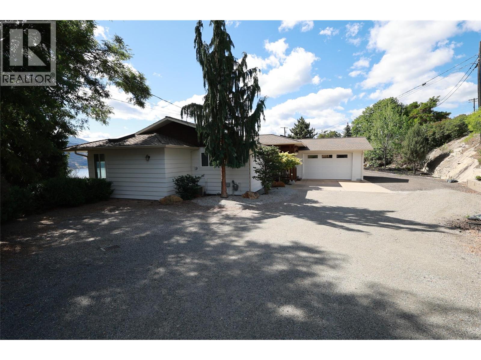 6101 Lipsett Avenue, Peachland, British Columbia