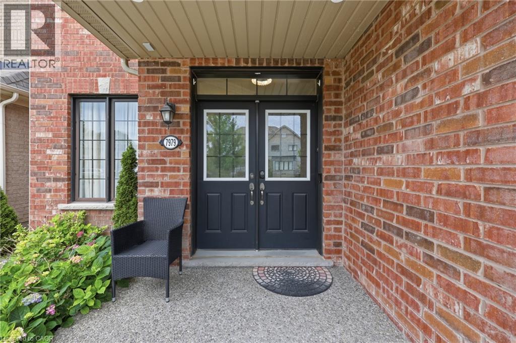 7979 Buckeye Crescent, Niagara Falls, Ontario  L2H 0N9 - Photo 5 - 40848888