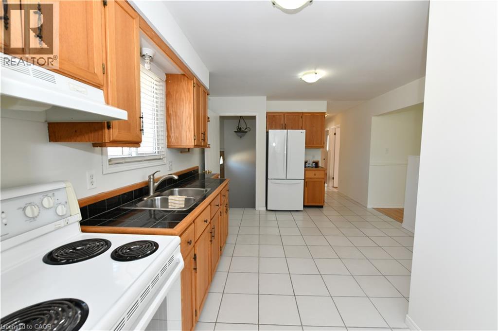 82 Elmwood Avenue, Cambridge, Ontario  N1R 4Y4 - Photo 9 - 40853395