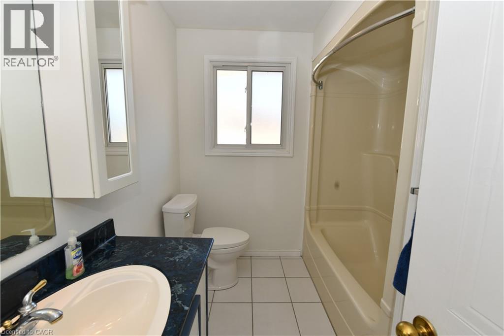 82 Elmwood Avenue, Cambridge, Ontario  N1R 4Y4 - Photo 13 - 40853395