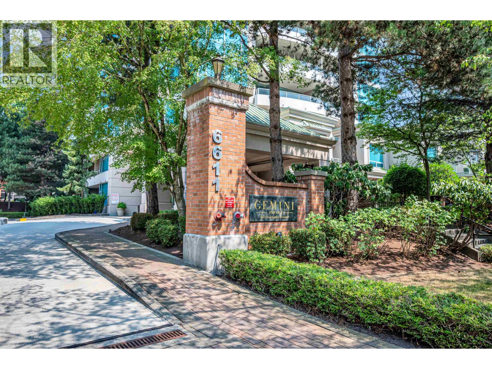 803 6611 Southoaks Crescent, Burnaby, British Columbia  V5E 4L5 - Photo 4 - R3153769