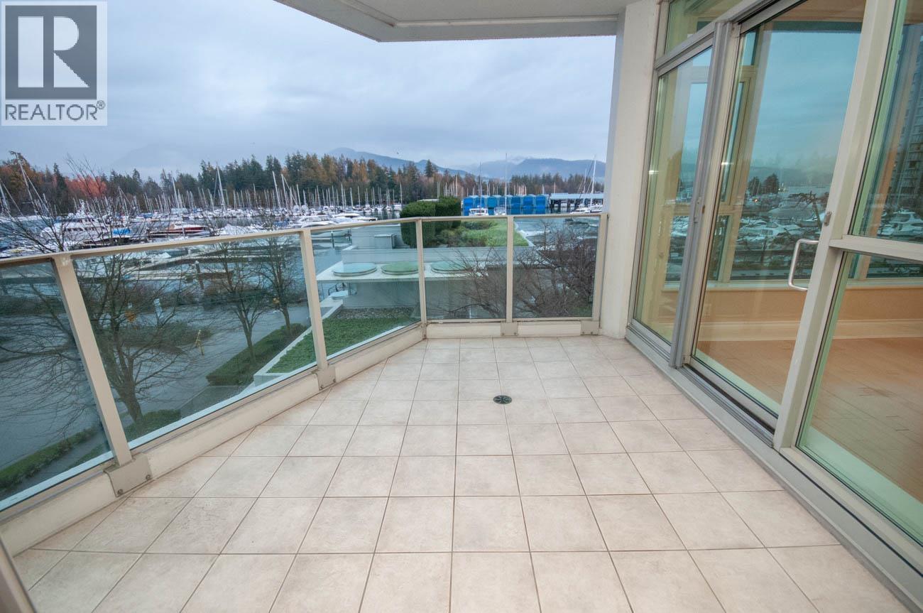 302 1777 Bayshore Drive, Vancouver, British Columbia V6G 3H2 - Photo 8 - R3153506