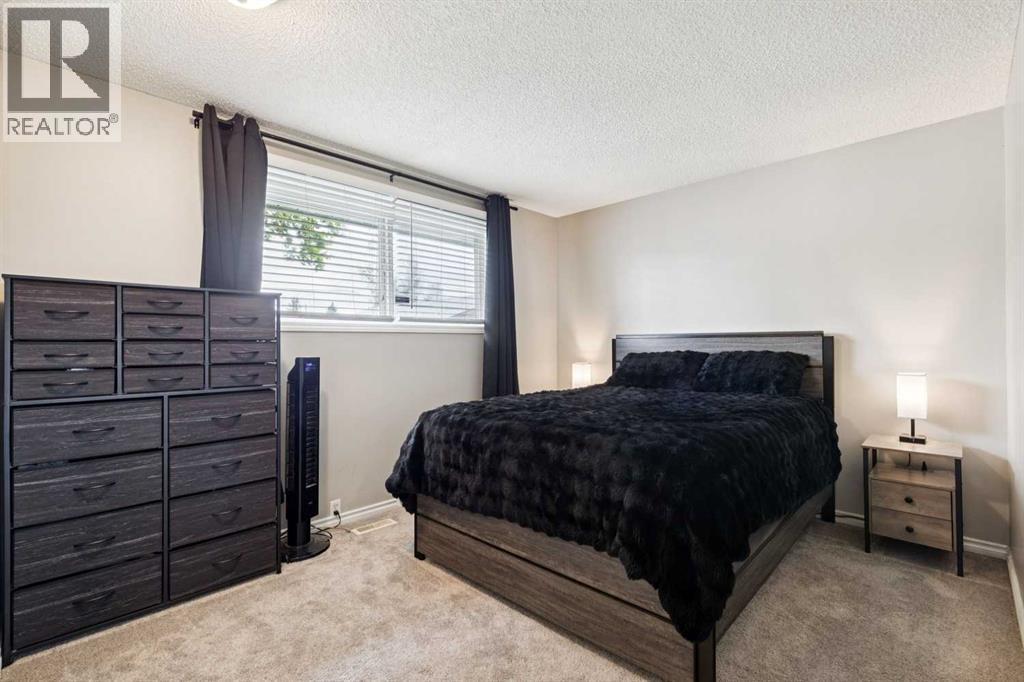 4387 Dovercrest Drive SE, Calgary, Alberta  T2B 1Y3 - Photo 7 - A2322706