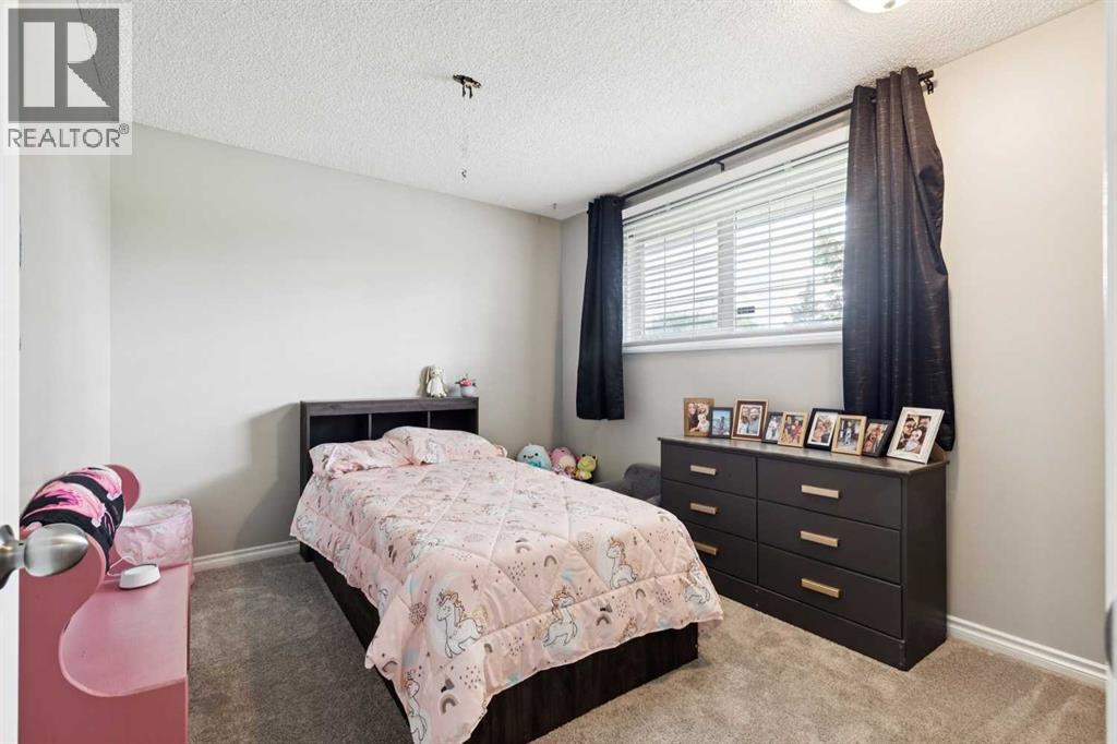 4387 Dovercrest Drive SE, Calgary, Alberta  T2B 1Y3 - Photo 8 - A2322706