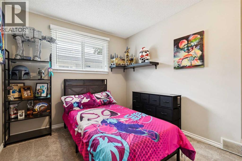 4387 Dovercrest Drive SE, Calgary, Alberta  T2B 1Y3 - Photo 9 - A2322706