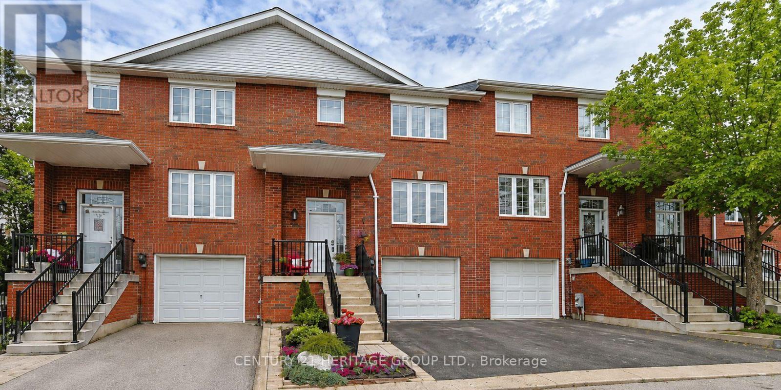22 Village Green Lane, Bradford West Gwillimbury, Ontario L3Z 3E7 - Photo 1 - N13624526